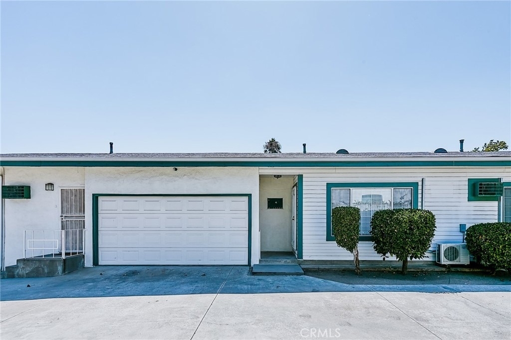 2656 Fairway Avenue - Photo 1