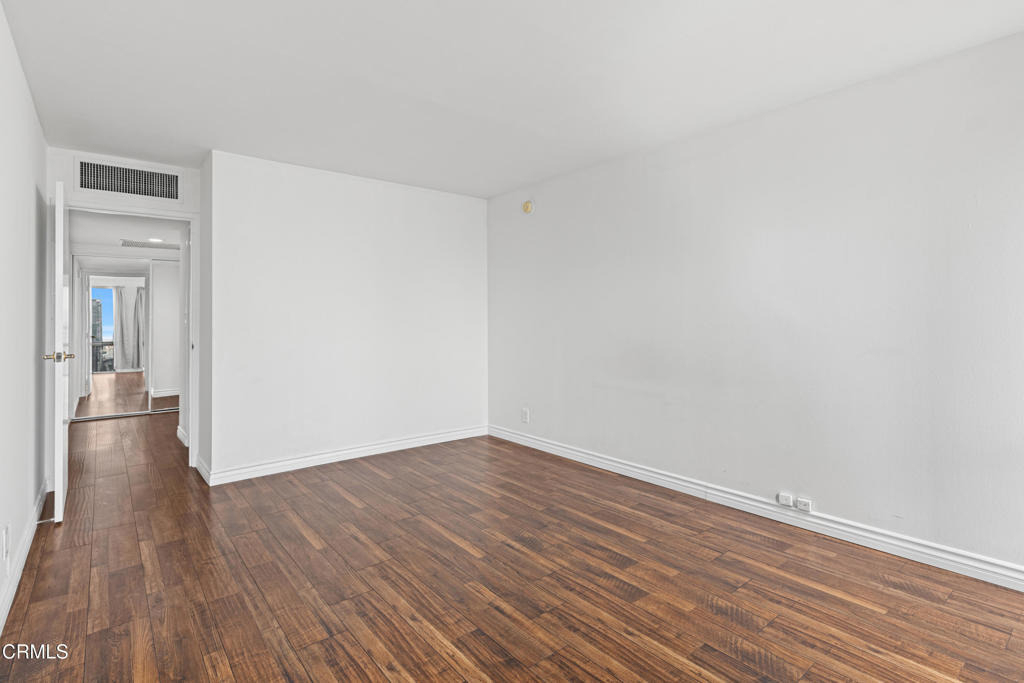 800 W 1st Street - Photo 15