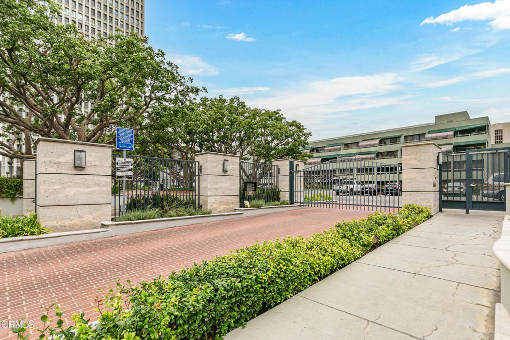 800 W 1st Street - Photo 36