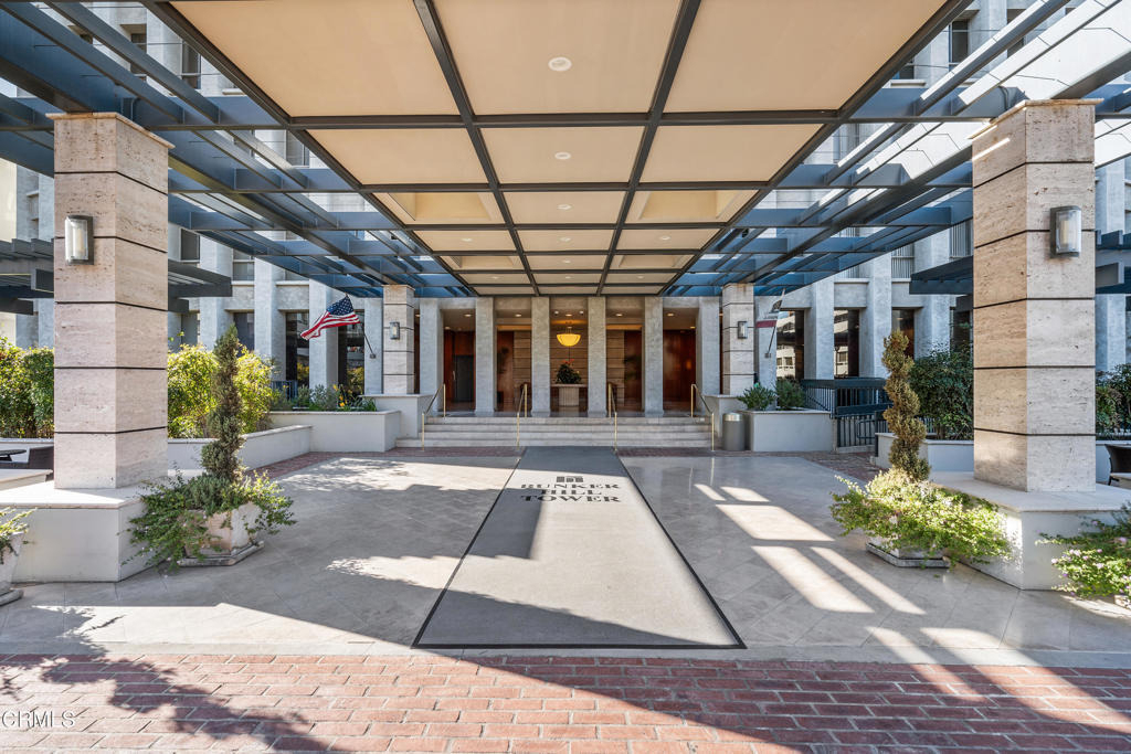 800 W 1st Street - Photo 2