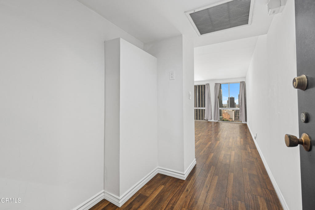 800 W 1st Street - Photo 4