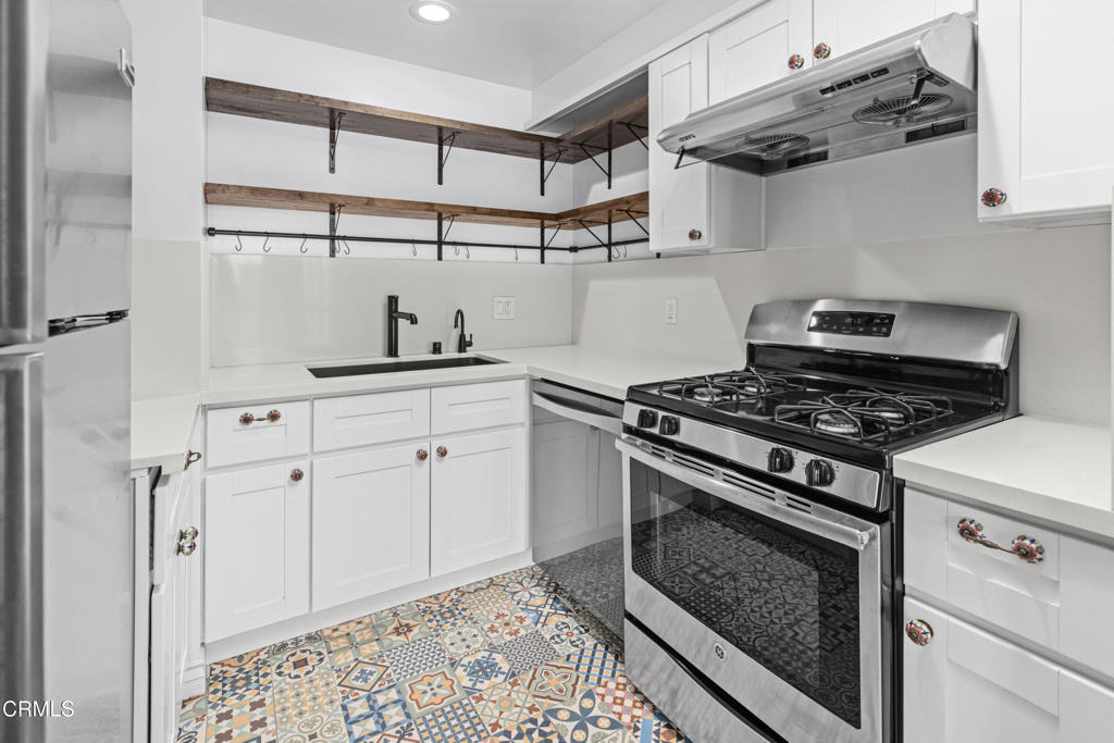 800 W 1st Street - Photo 10