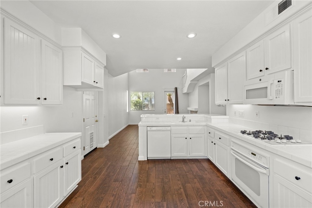 12 Danbury - Photo 4