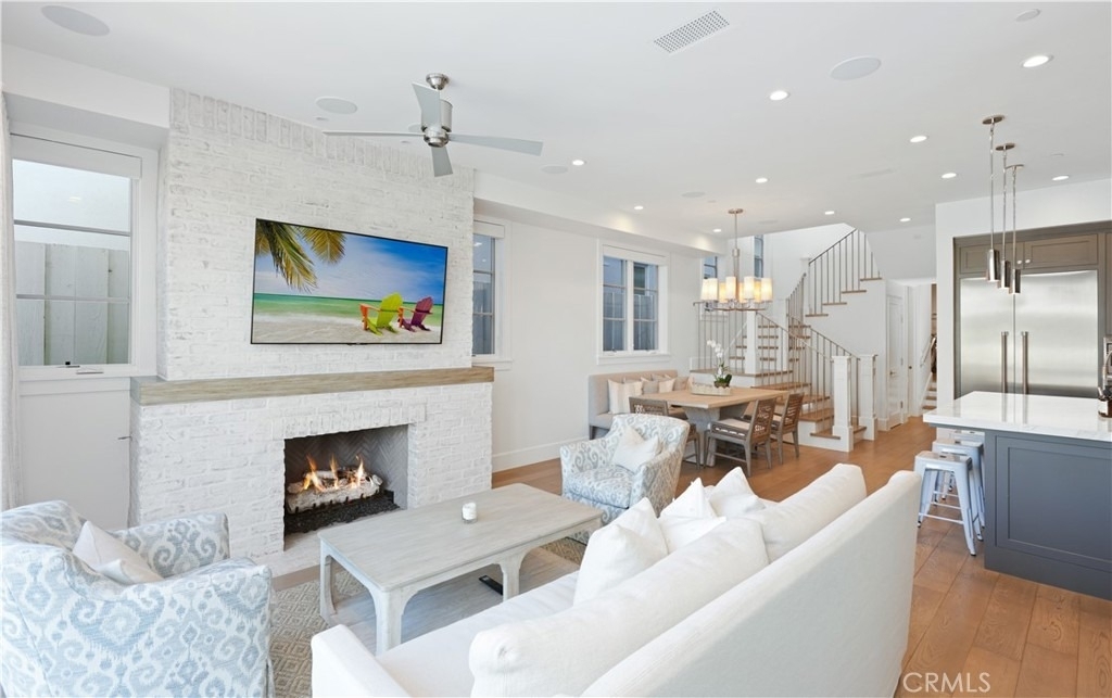 708 Heliotrope Avenue - Photo 2
