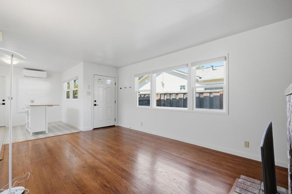 651 Topaz Street - Photo 5