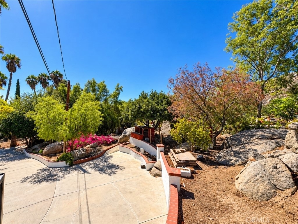 23874 Rhodes Avenue - Photo 27