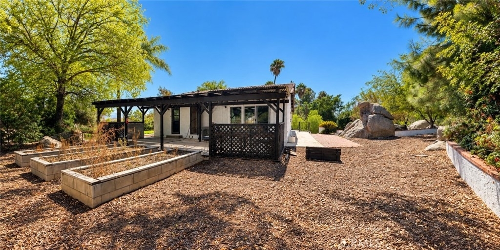 23874 Rhodes Avenue - Photo 25