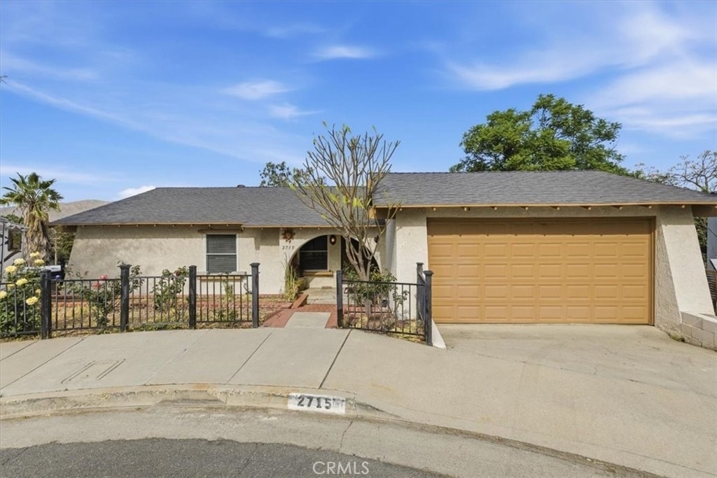 2715 Brockton - Photo 0