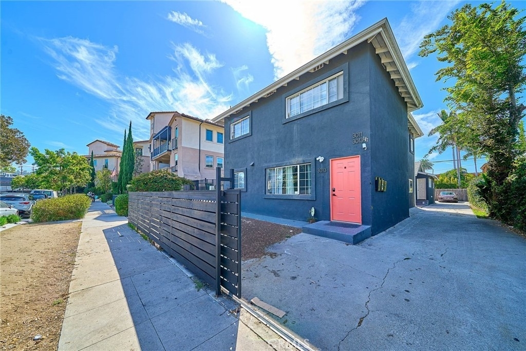 3011 S West View - Photo 0