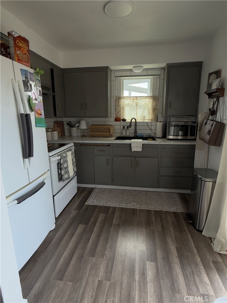 2123 Down Street - Photo 2