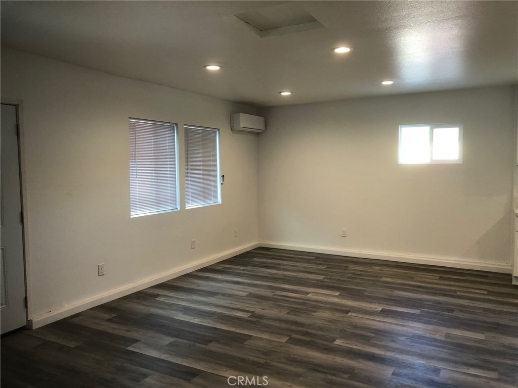 2034 W Mill - Photo 3