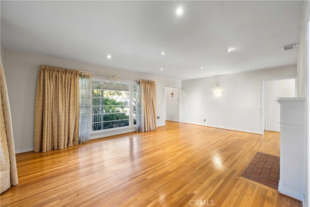 1207 Graynold - Photo 2