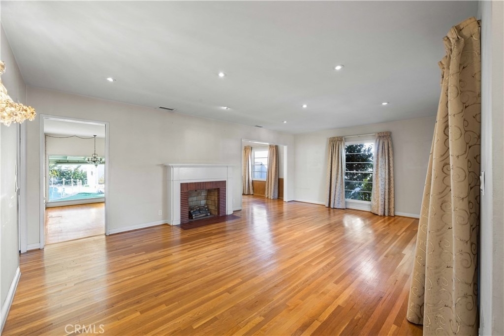 1207 Graynold - Photo 0