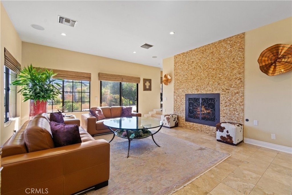 823 Moorside - Photo 4