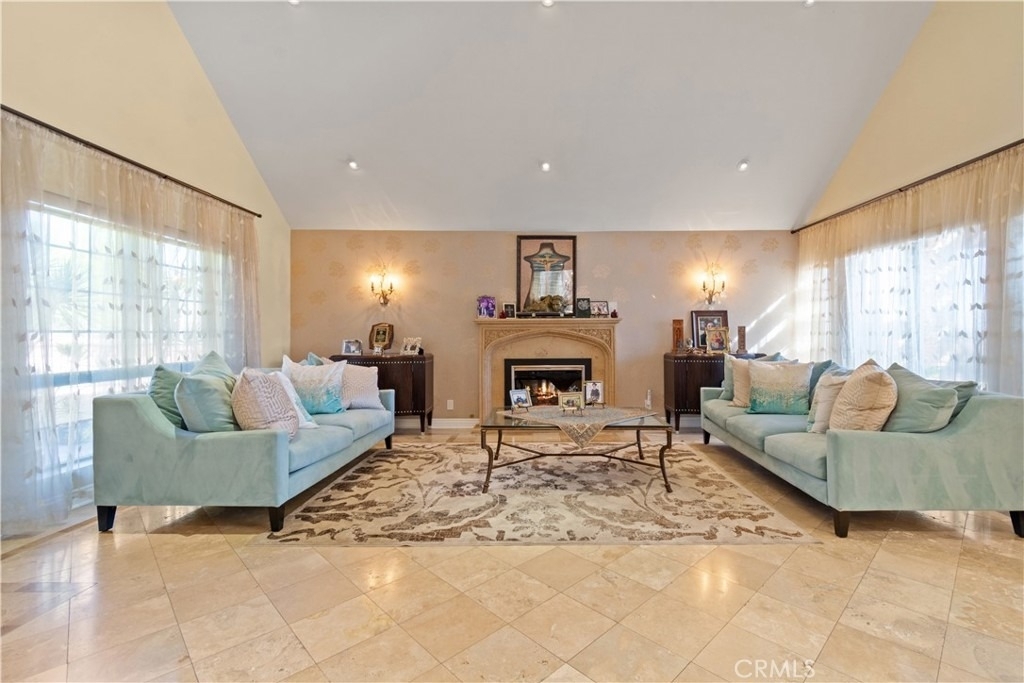 823 Moorside - Photo 6
