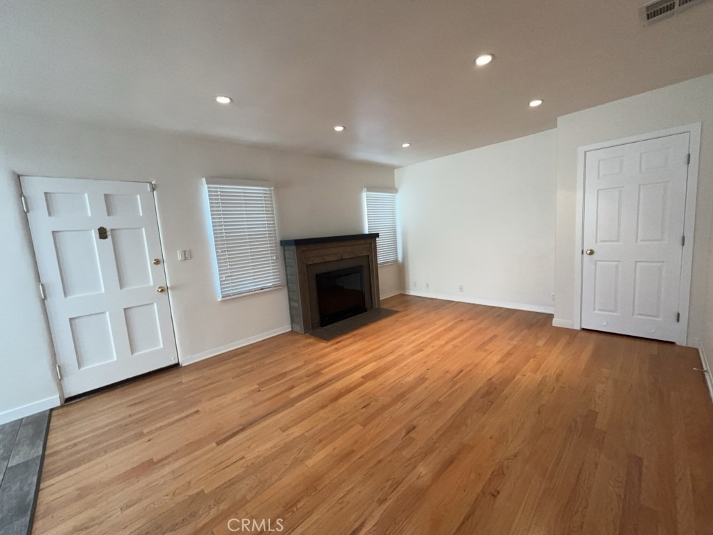 211 S Keystone Street - Photo 1