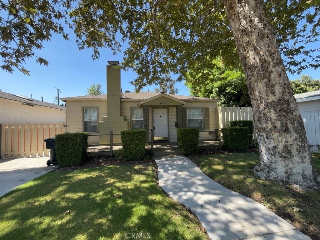 211 S Keystone Street - Photo 0
