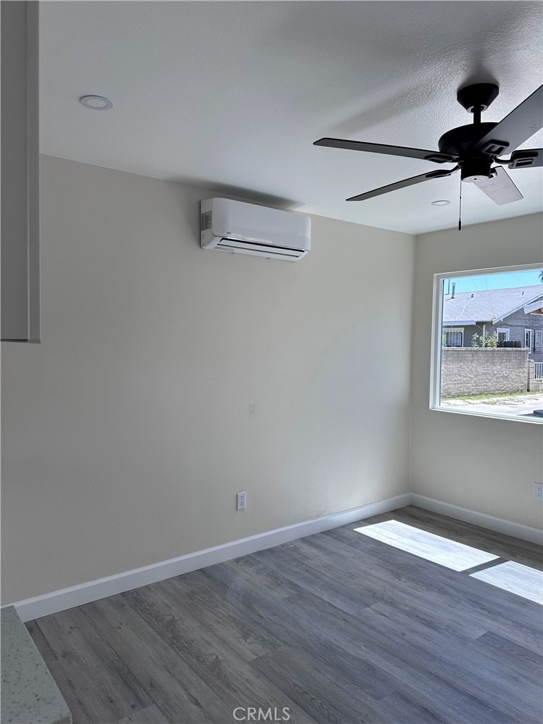 124 E 10th - Photo 4