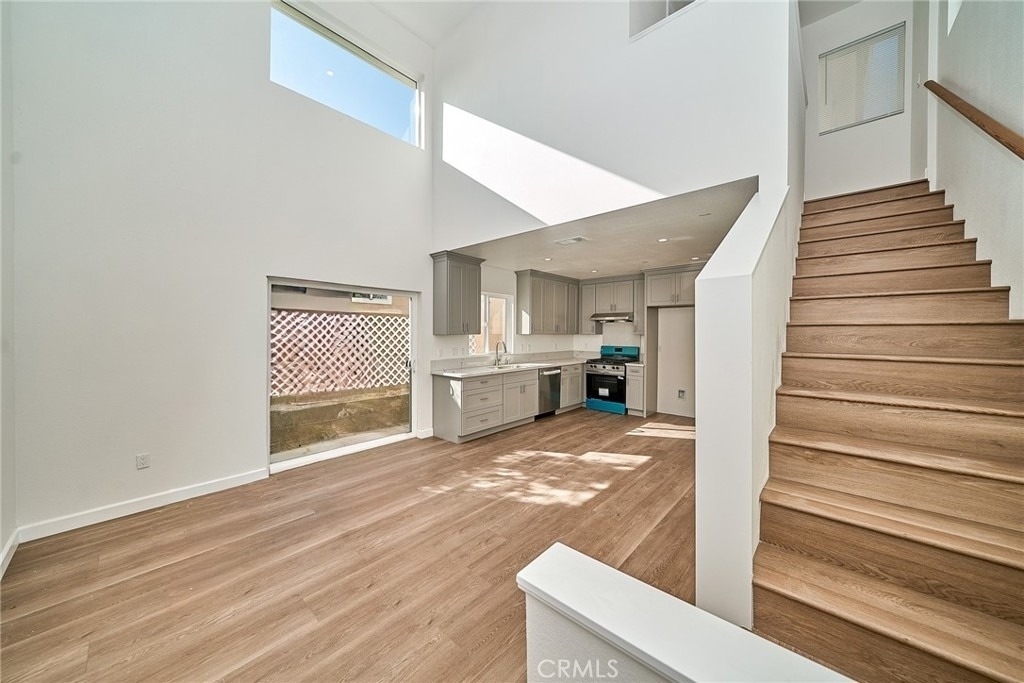 3259 Evelyn - Photo 3