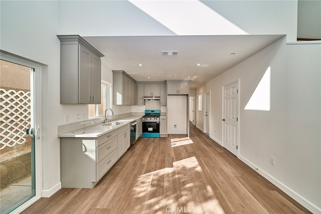 3259 Evelyn - Photo 2