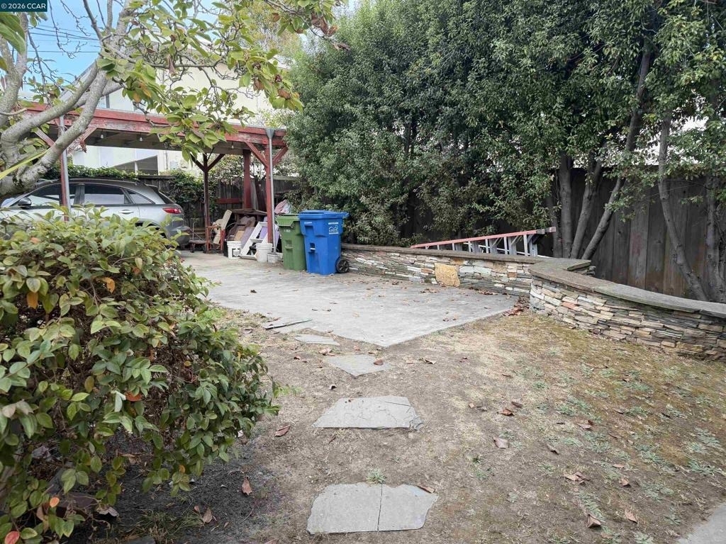 556 Liberty St - Photo 10