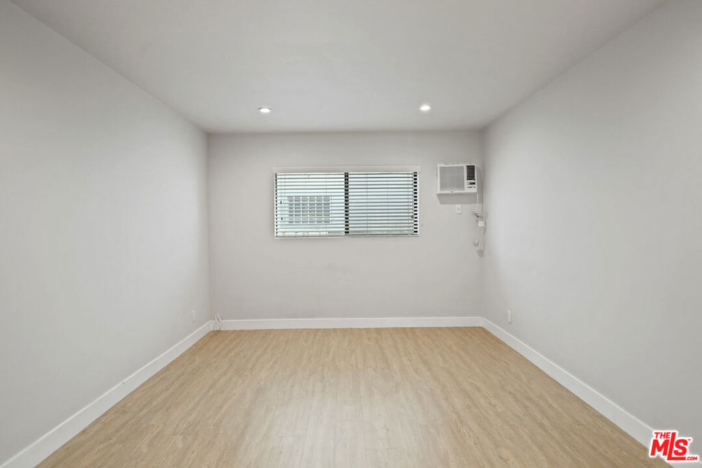 3314 S Mentone Avenue - Photo 6