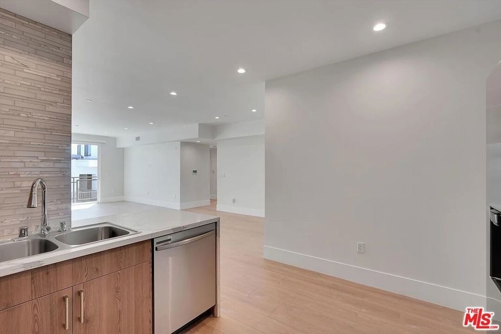 14419 Riverside Drive - Photo 2