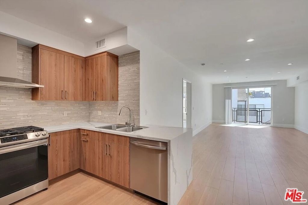 14419 Riverside Drive - Photo 1