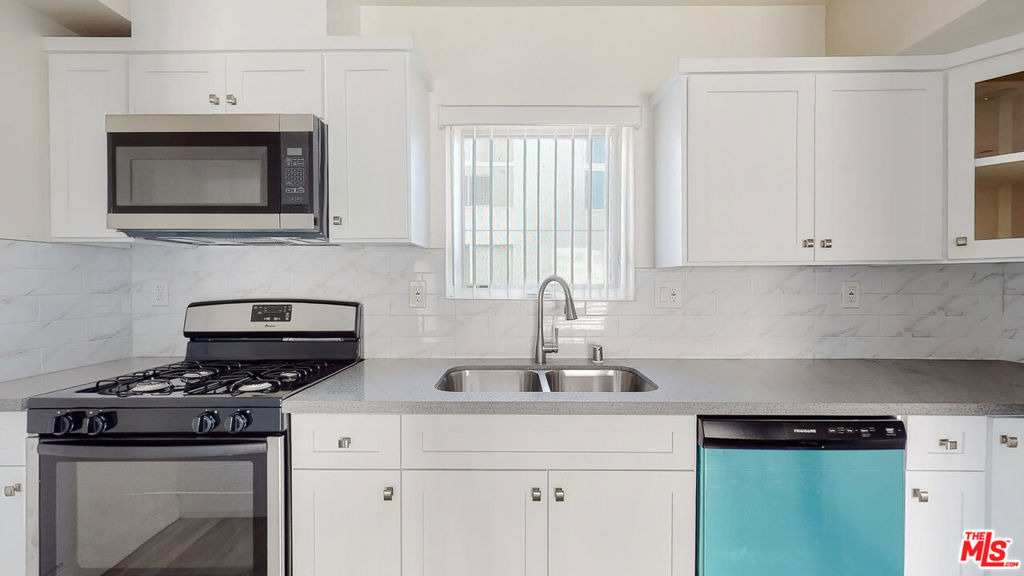 307 Rosemont Avenue - Photo 3