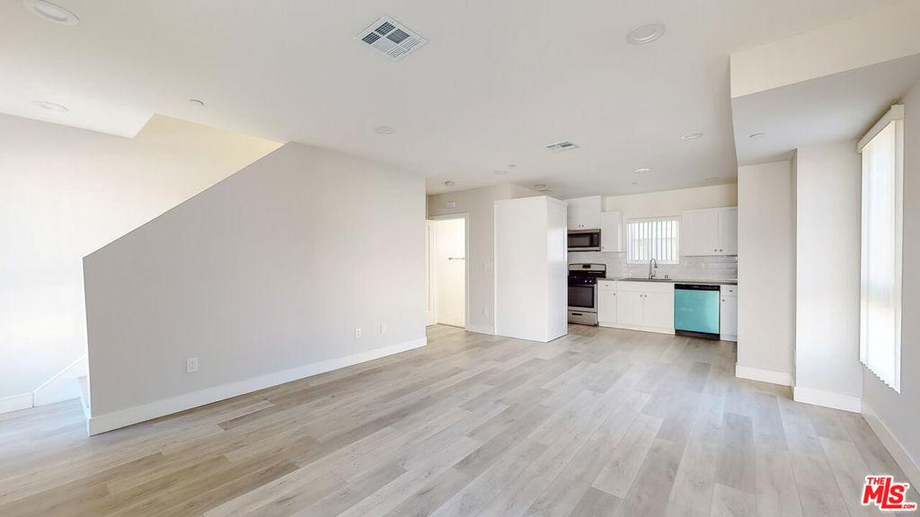 307 Rosemont Avenue - Photo 0