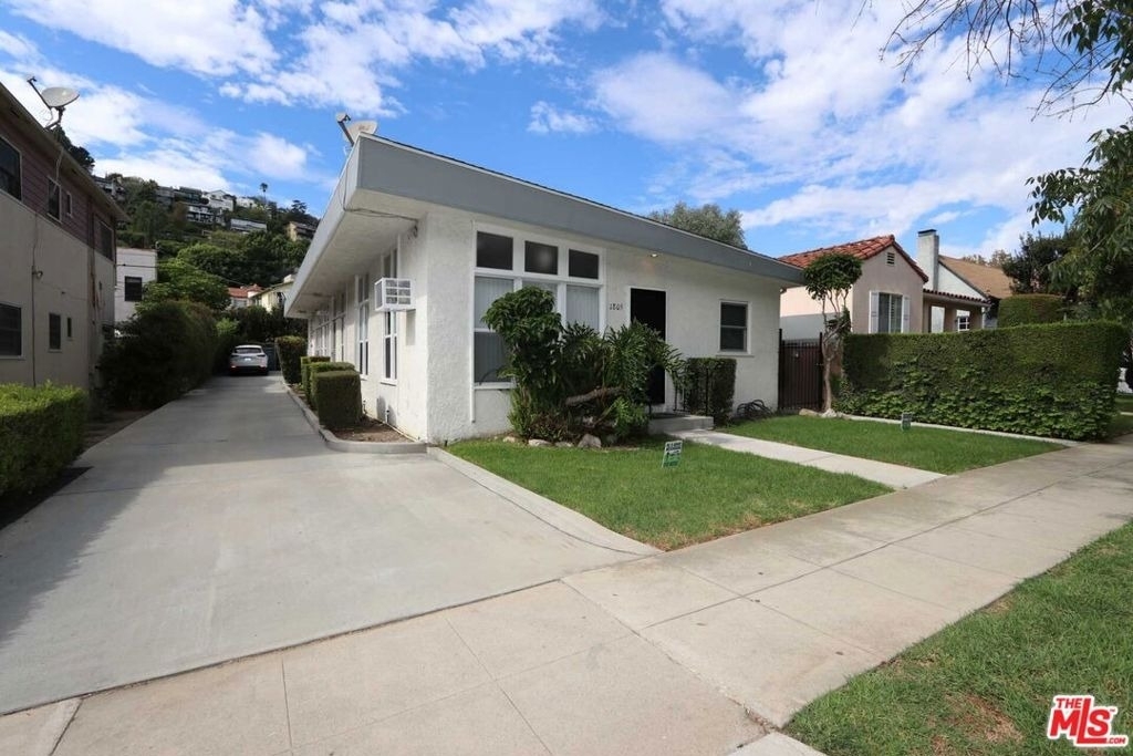 1805 Silver Lake Boulevard - Photo 0