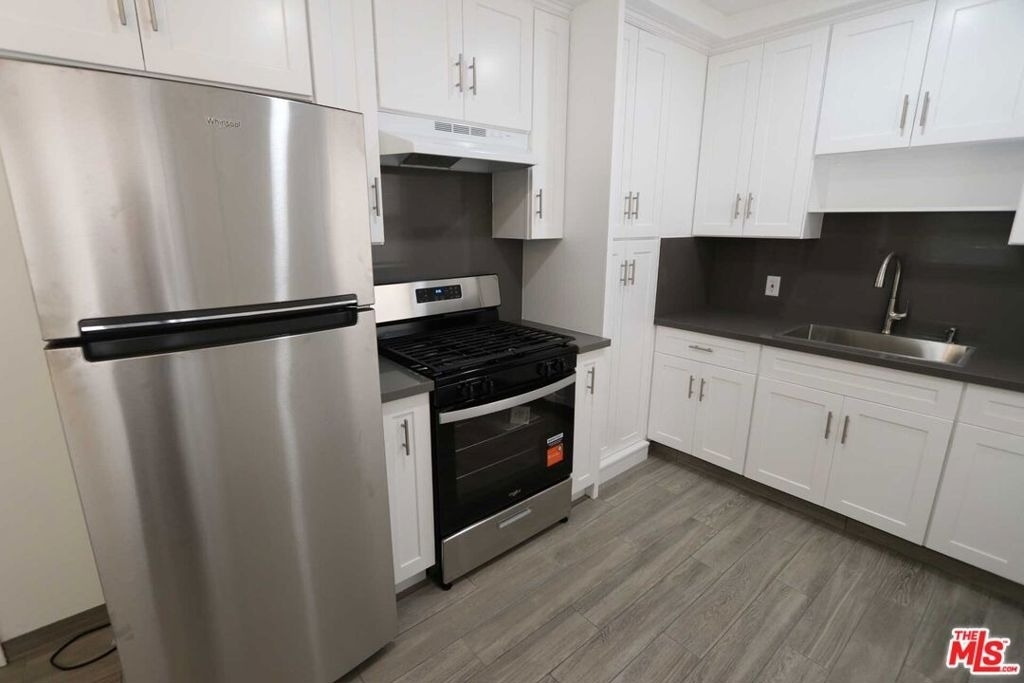 1805 Silver Lake Boulevard - Photo 3
