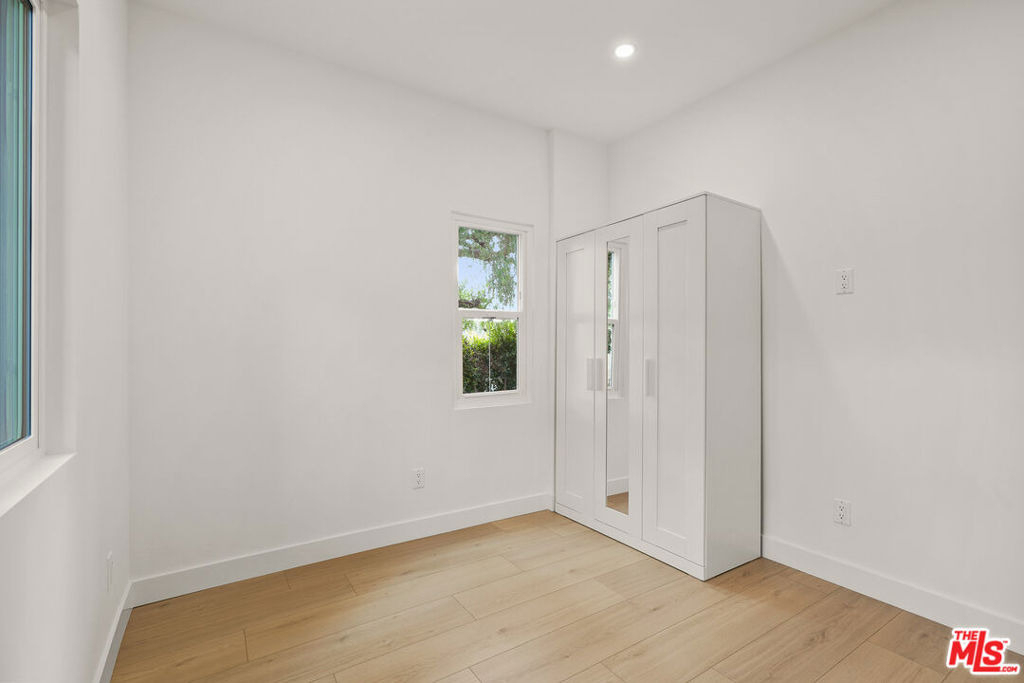 726 Pier Avenue - Photo 12