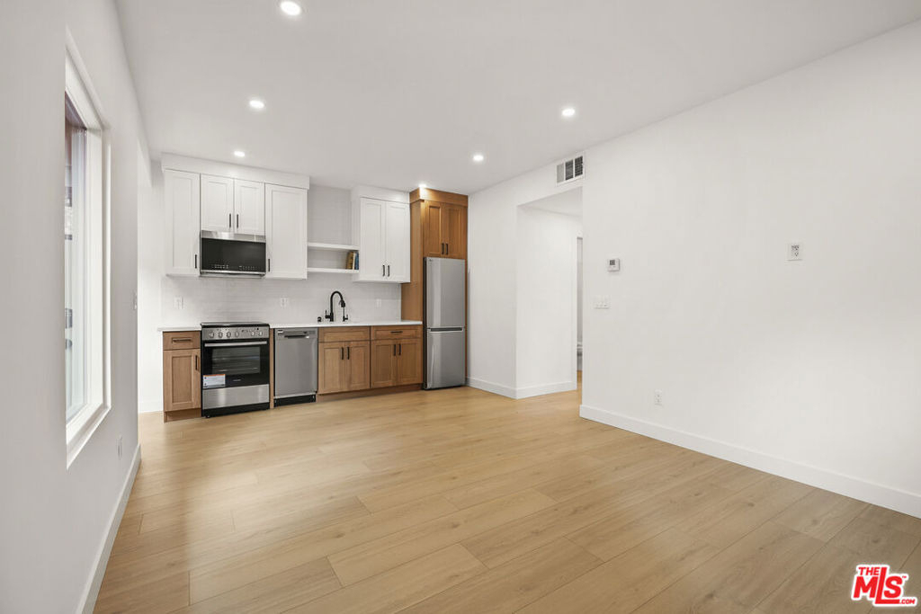 726 Pier Avenue - Photo 5