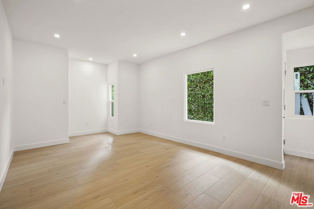 726 Pier Avenue - Photo 3