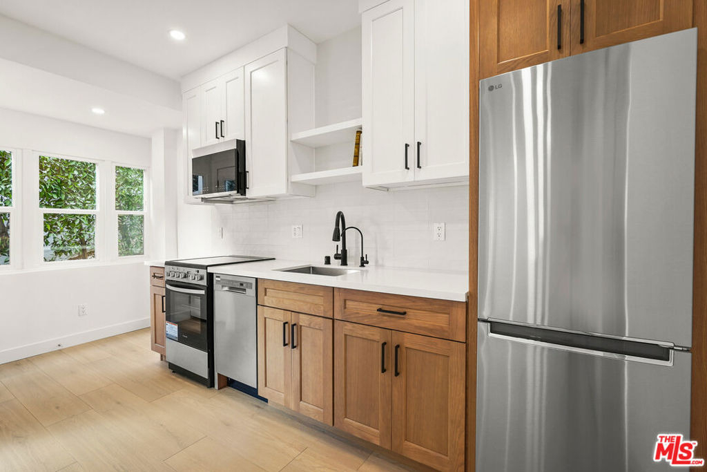 726 Pier Avenue - Photo 8