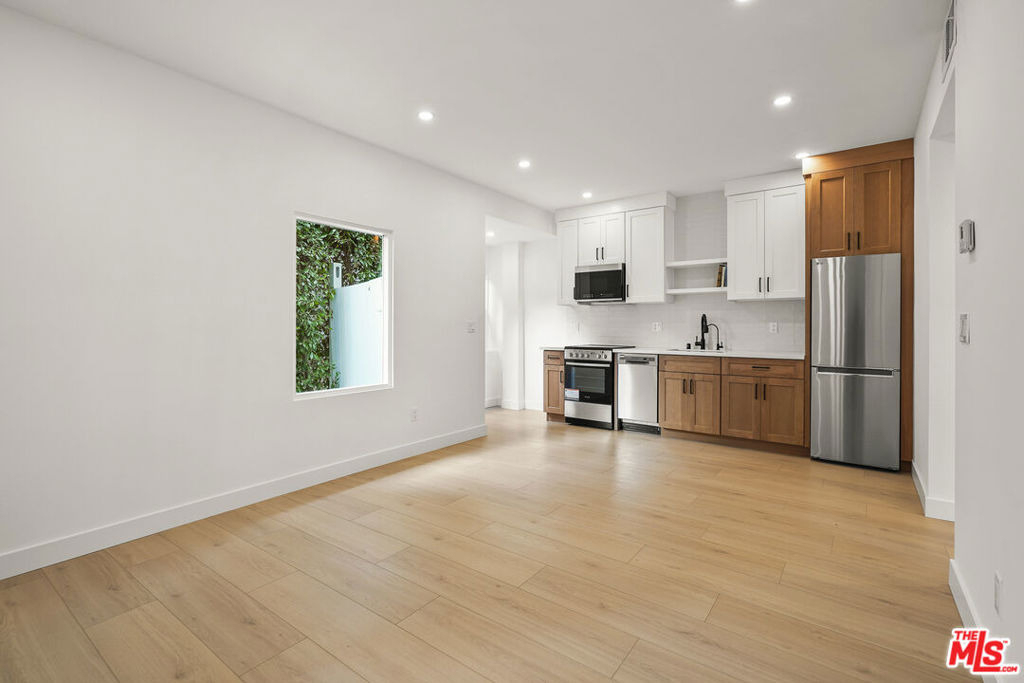726 Pier Avenue - Photo 6