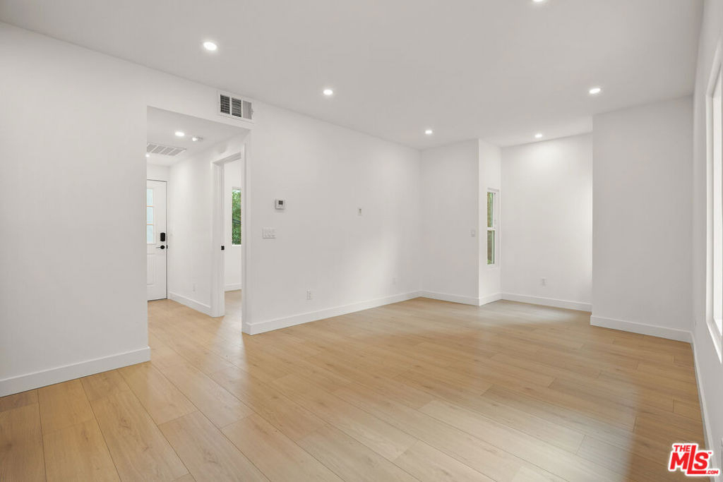 726 Pier Avenue - Photo 4