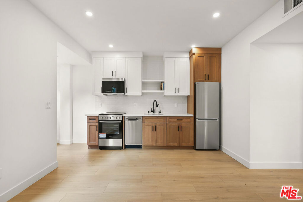 726 Pier Avenue - Photo 7