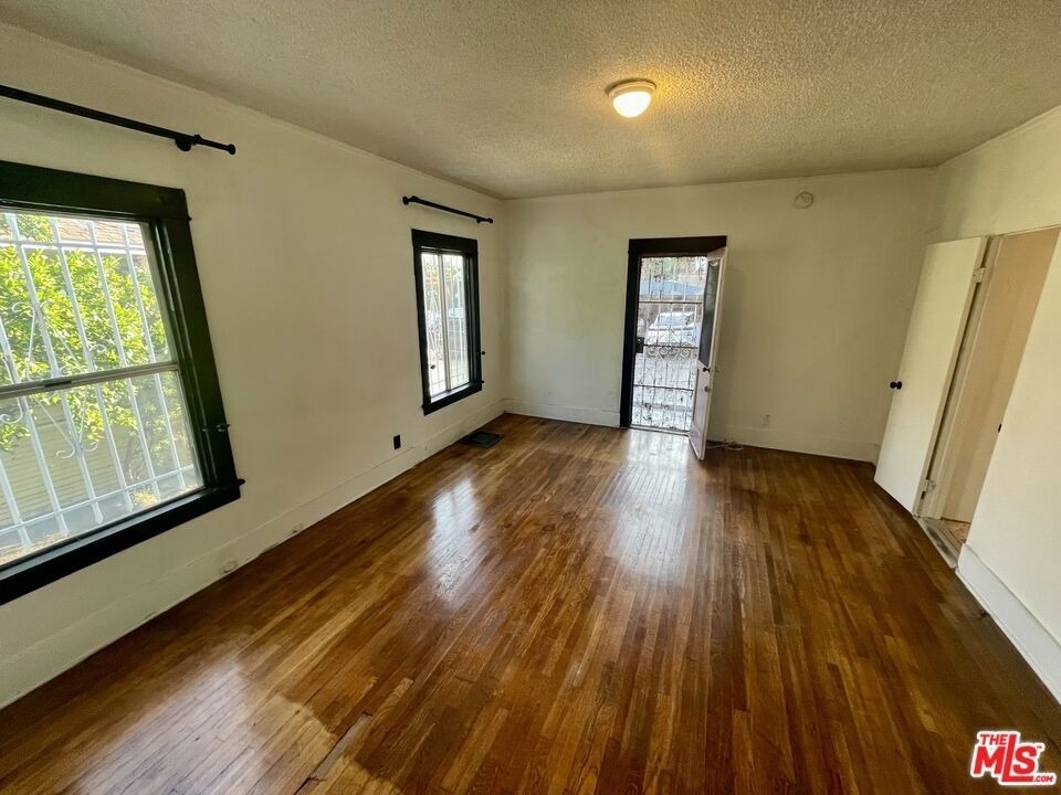737 N Harvard Boulevard - Photo 21