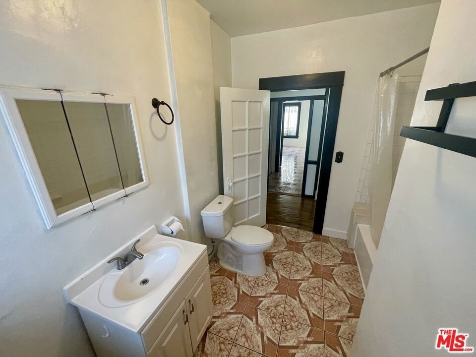 737 N Harvard Boulevard - Photo 19