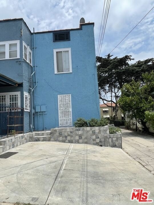 737 N Harvard Boulevard - Photo 4