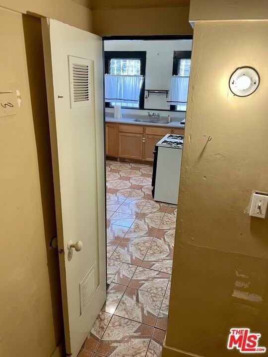 737 N Harvard Boulevard - Photo 29