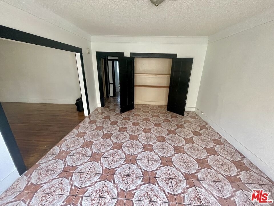 737 N Harvard Boulevard - Photo 12