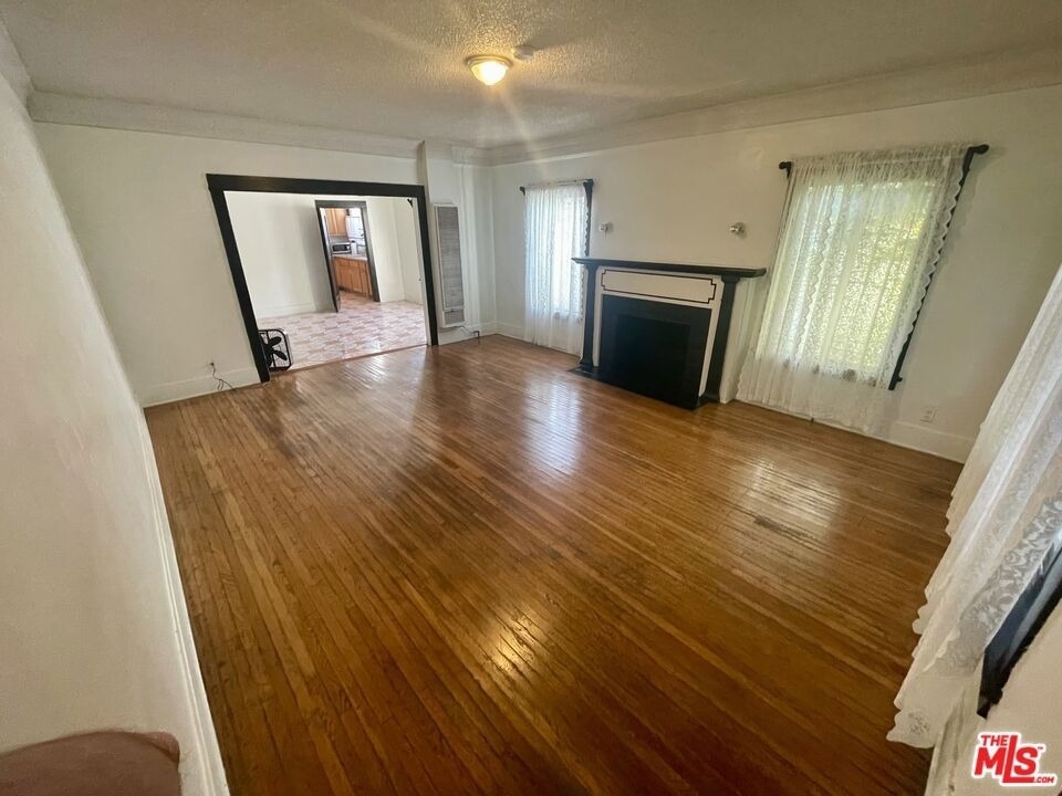 737 N Harvard Boulevard - Photo 9