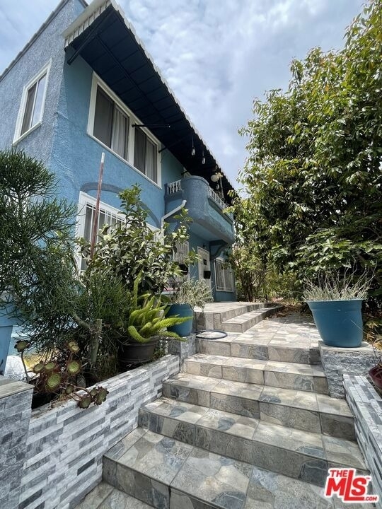 737 N Harvard Boulevard - Photo 8
