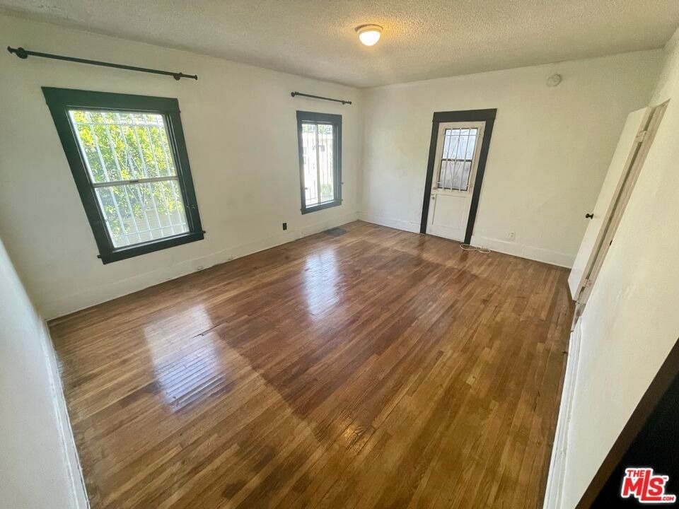 737 N Harvard Boulevard - Photo 18