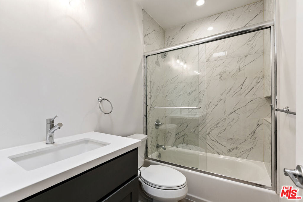3314 S Mentone Avenue - Photo 18