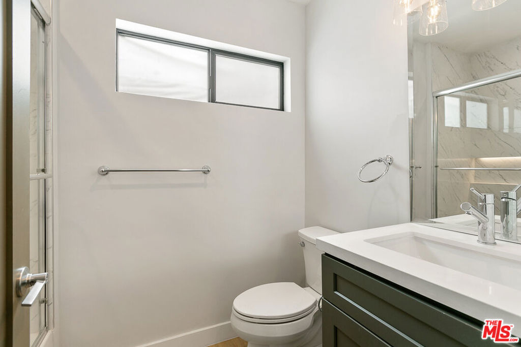 3314 S Mentone Avenue - Photo 11