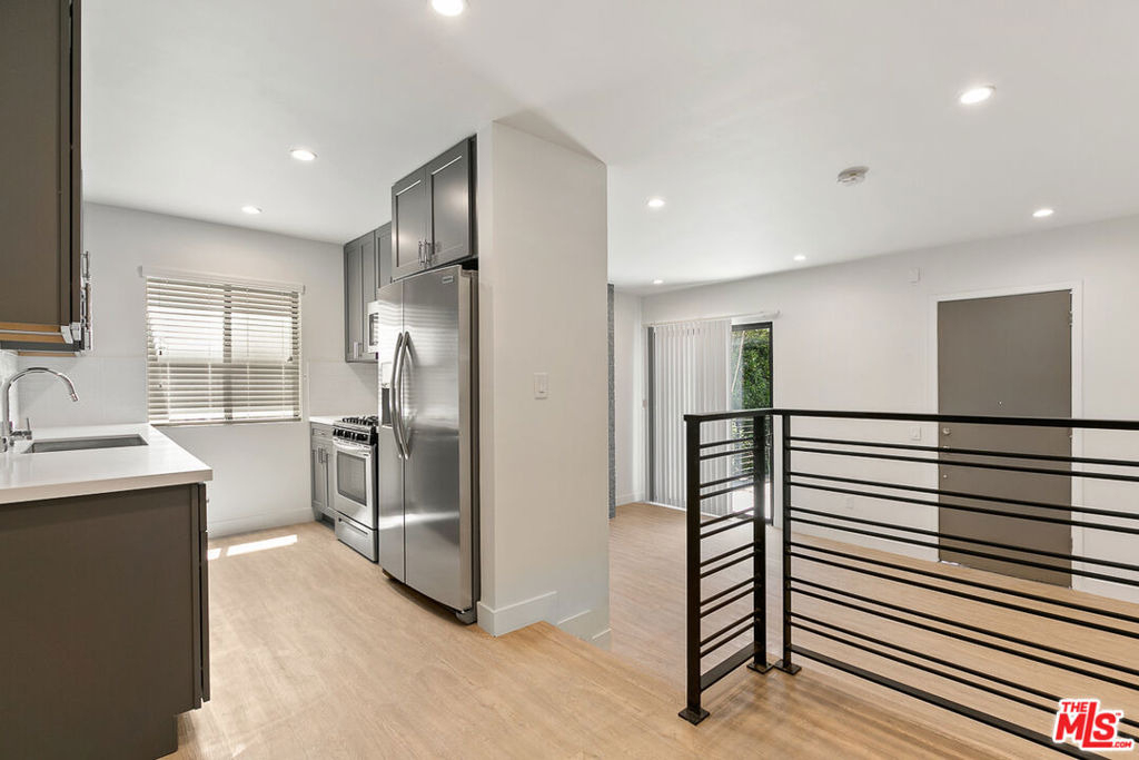 3314 S Mentone Avenue - Photo 8
